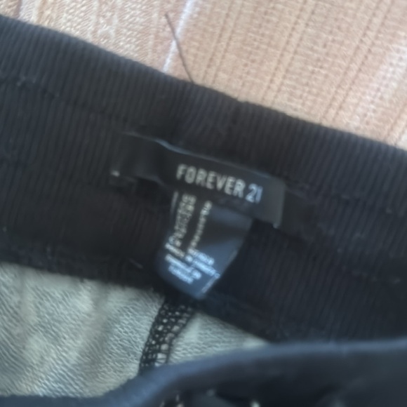 F21 geometric print joggers small black and white w/ pockets - Picture 3 of 3